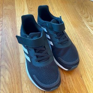 Boys Adidas sneakers, excellent condition, size 1.5